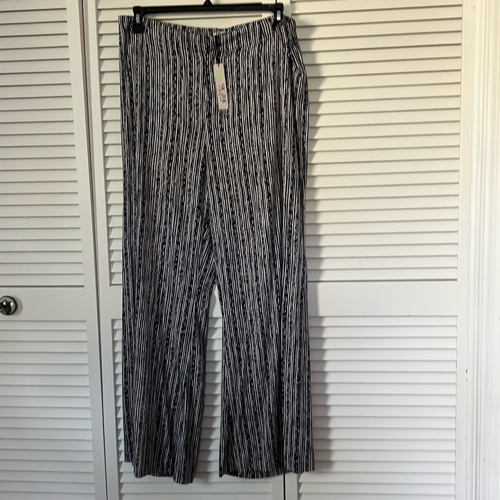 Nic & Zoe, Never worn, Soft flowing materal.